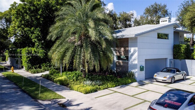 Foto del edificio - 79 Shore Dr W