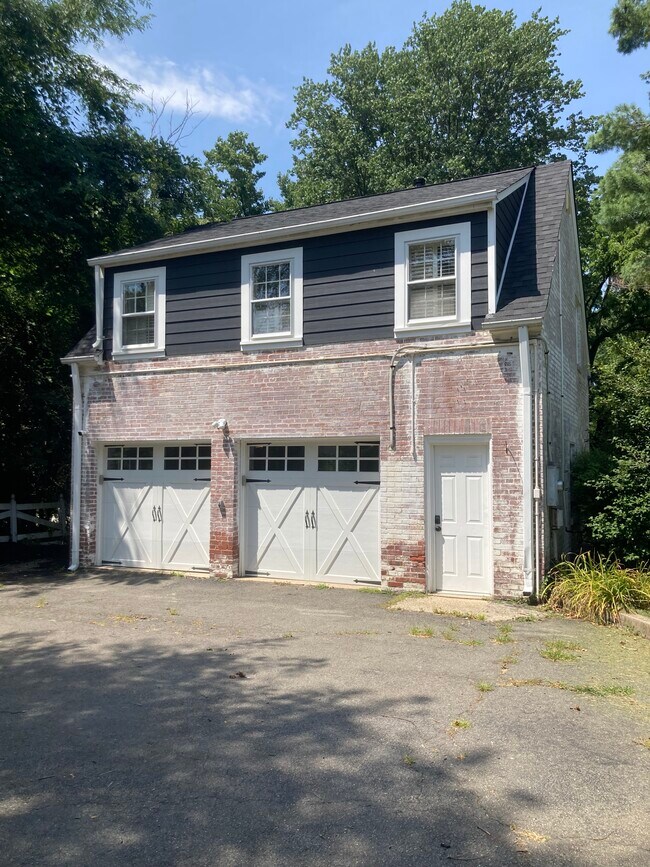 Carriage House - 4010 Franconia Rd