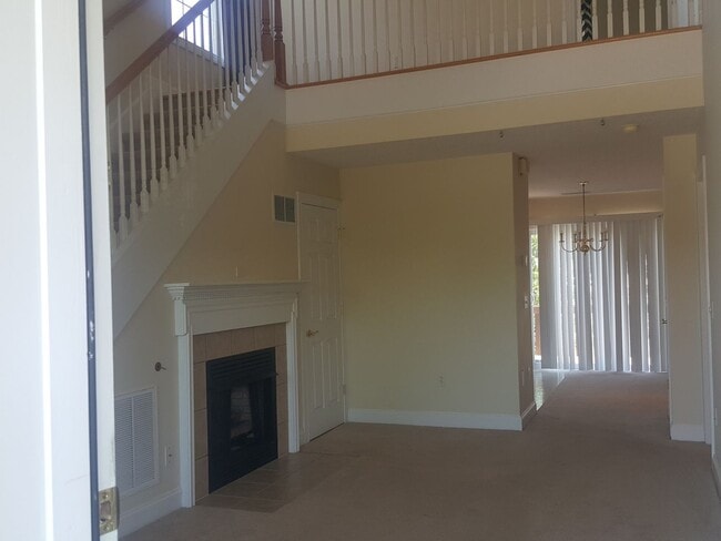 3 Bedroom 2 Bath Townhouse - 3 Bedroom 2 Bath Townhouse