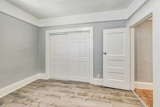 Building Photo - 1 Bedroom  1 Bath in Downtown San Jose