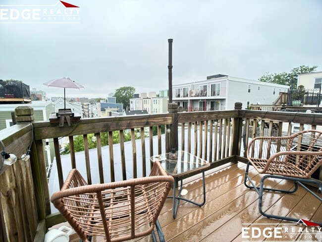 Building Photo - 33 Cottage St