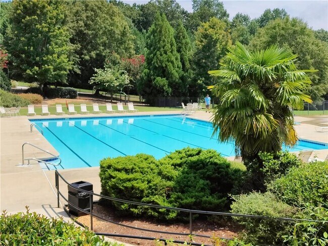 Foto del edificio - 4750 Ferncrest Pl