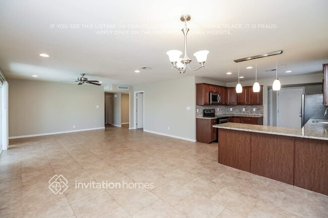 Building Photo - 1821 E La Donna Dr