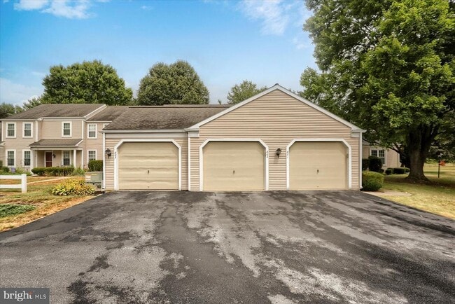 Building Photo - 802 Cambridge Ct