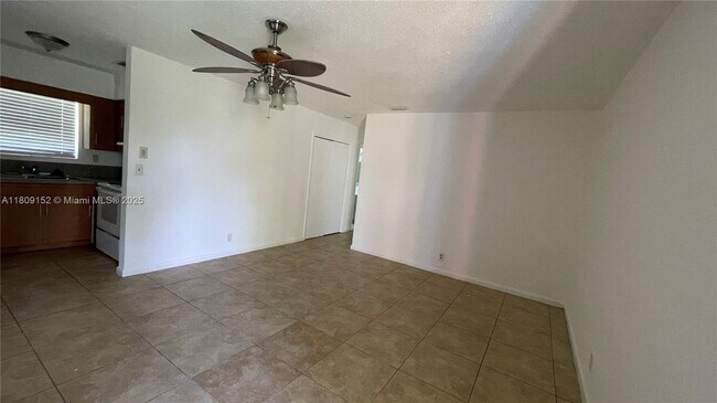 Foto del edificio - 5210 NW 16th St