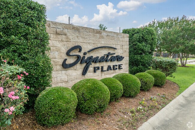 Entrada - Signature Place Apartments