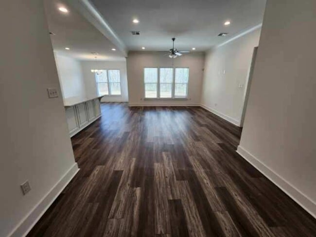 Building Photo - 1507 Creek Dr