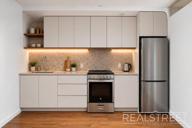Building Photo - LUXURY 2 BED FLEX IN AN AMENITY PACKED BUILDING IN BUSHWICK