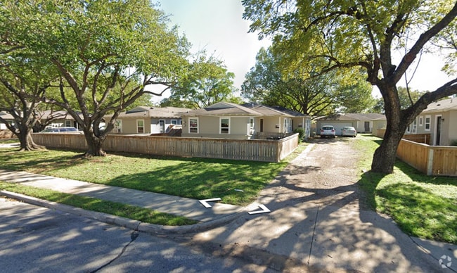 Building Photo - 716 Sunny Ln