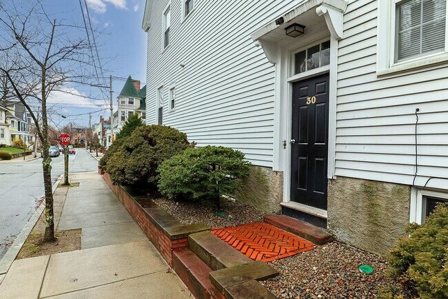 Building Photo - 30 Elmgrove Ave