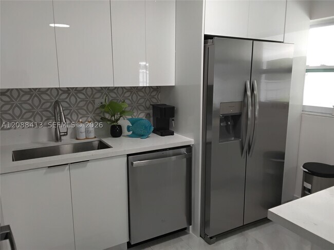 Foto del edificio - 4901 NW 177th St