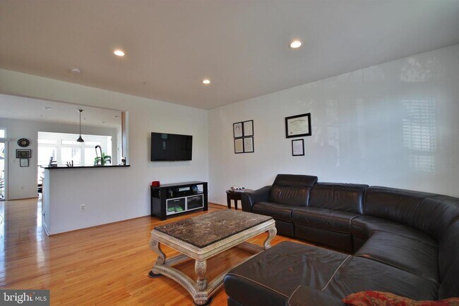 Foto del edificio - 10736 Enfield Dr