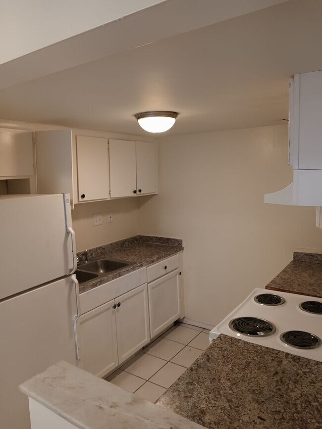 Building Photo - Affordable 1 Bedroom!