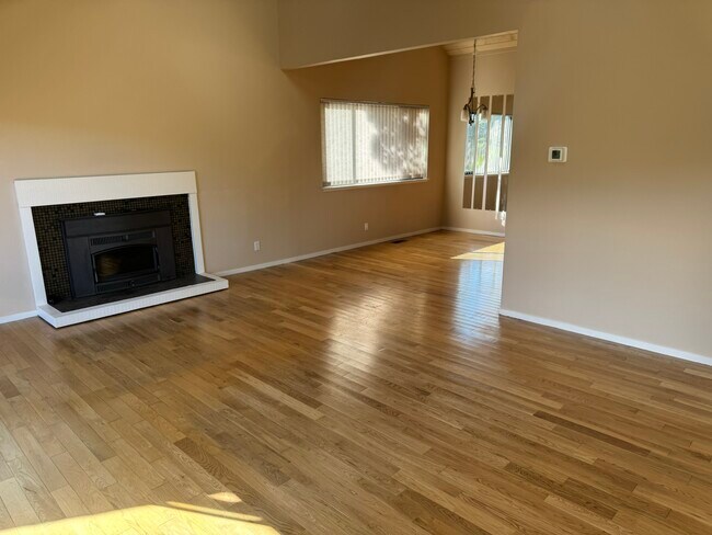 Sala, comedor - 371 Carrera Dr