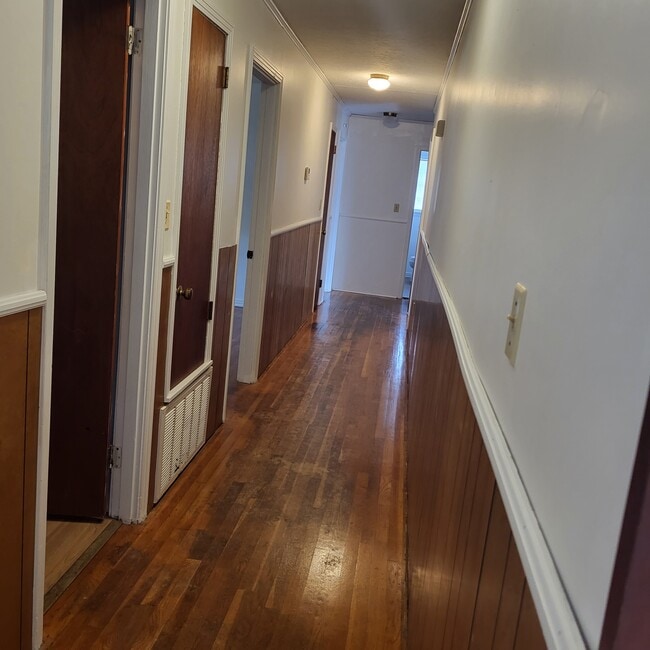 Building Photo - 1007 Linden Dr