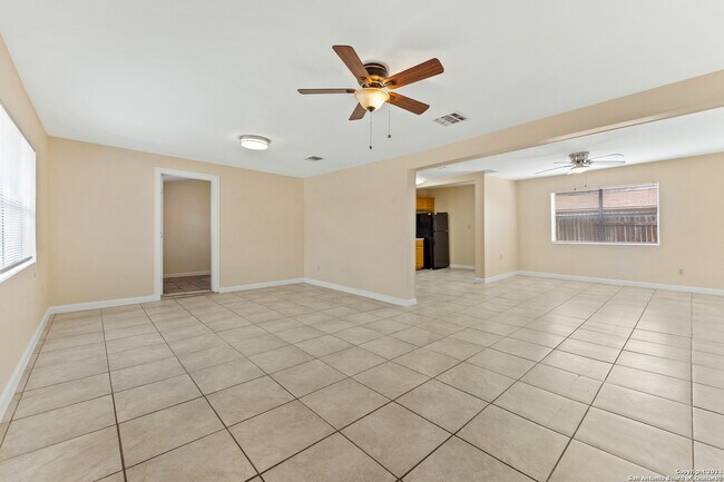 Foto del edificio - 3323 W Woodlawn Ave