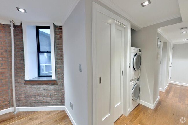 Building Photo - 209 E 25th St