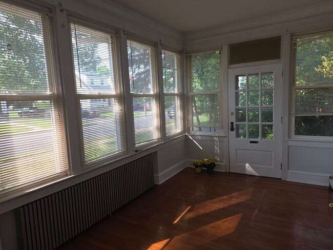 Foto del edificio - 228 W Magnolia Ave