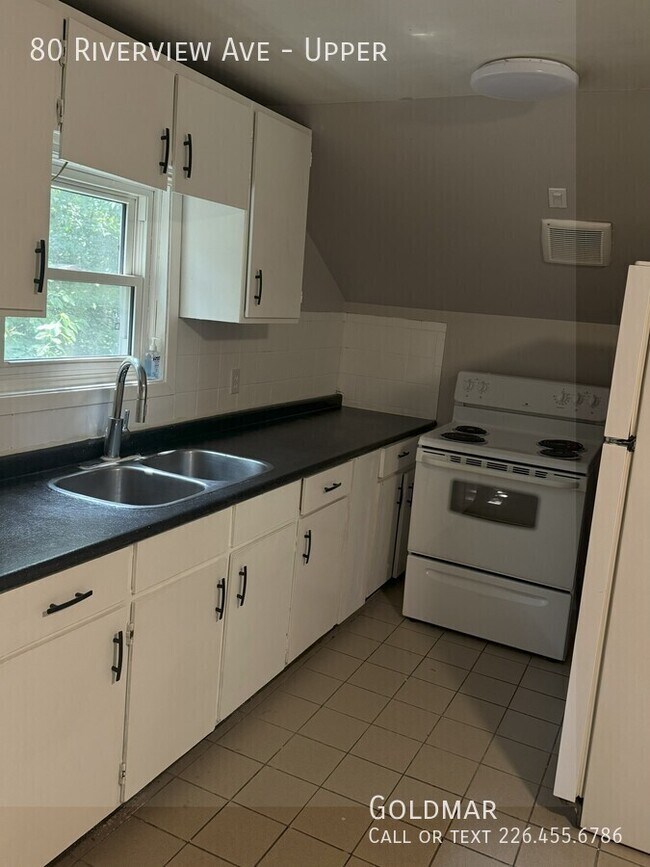 Photo du bâtiment - Gorgeous Apartment, just steps away from P...