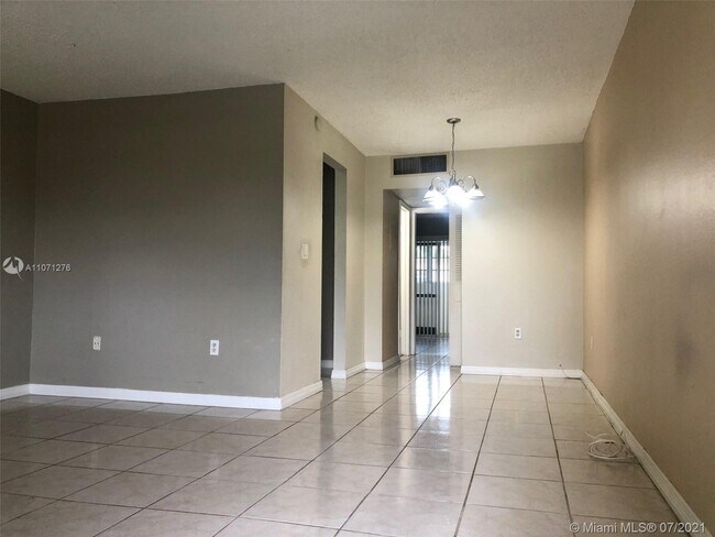 Foto del edificio - 130 NE 202nd Terrace