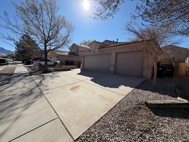 Building Photo - 3 Bedroom Home Near Louisiana Blvd NE & Paseo Del Norte Blvd NE!