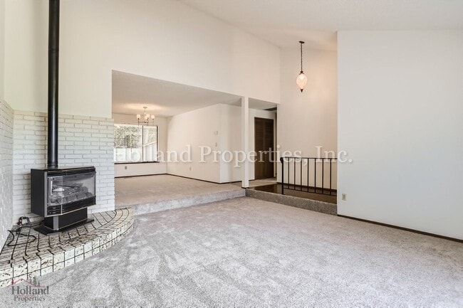 Building Photo - 1005 SW 192nd Ct