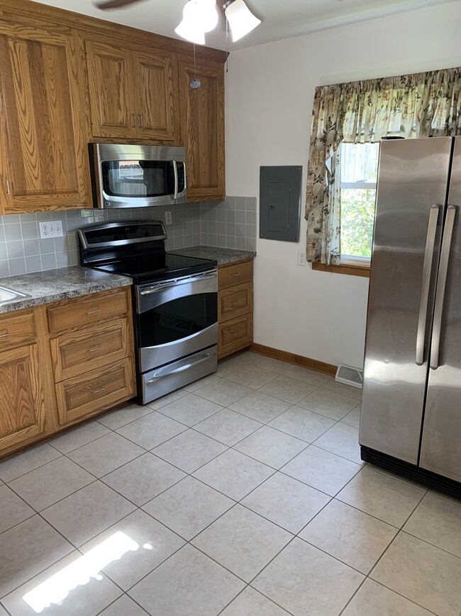 Building Photo - 1611 E Ave NW