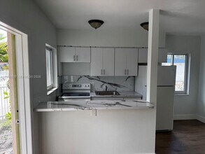 Building Photo - 5549 NE Miami Ct