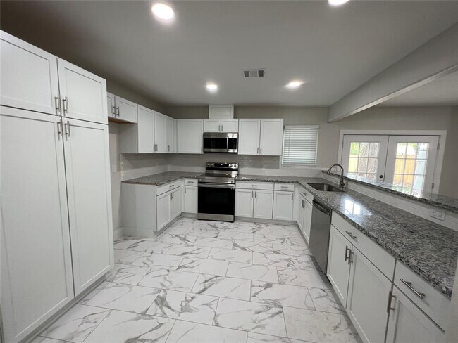 Building Photo - 306 Wisteria St