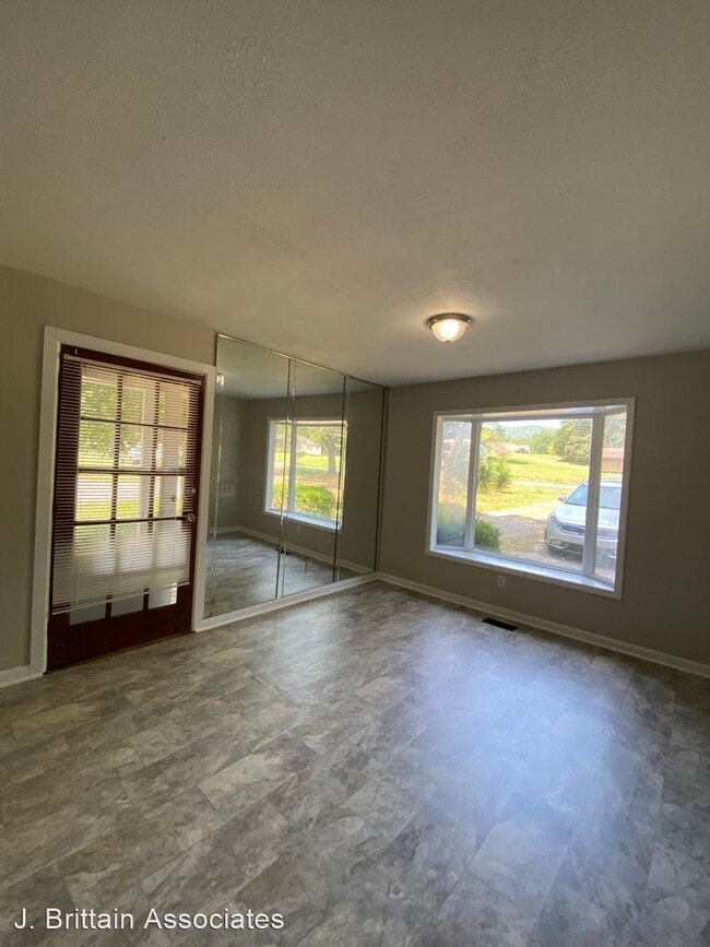 Building Photo - 3 br, 1 bath House - 1911 Airport Road