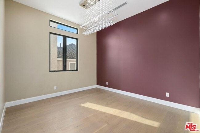 Building Photo - 211 S Irena Ave