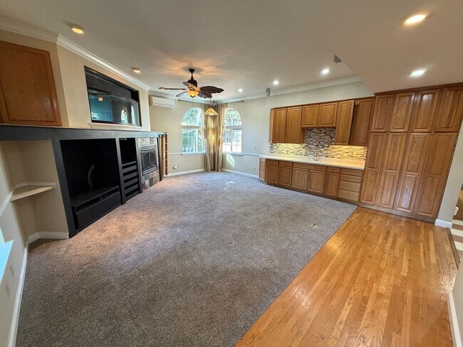 Foto del edificio - 4 Bed 3 Bath In West Alamo