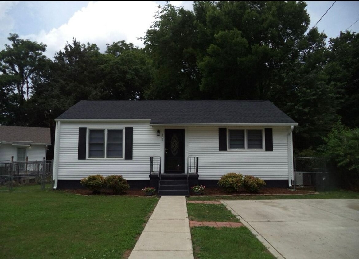 Primary Photo - 300 N Plymouth Rd NW