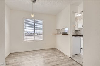 Building Photo - 716 Pensacola Ln