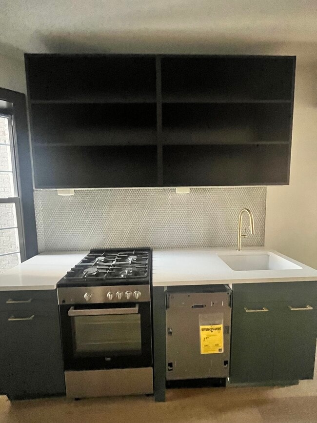 41 Van Wagenen 1R - 46 Van Wagenen Ave