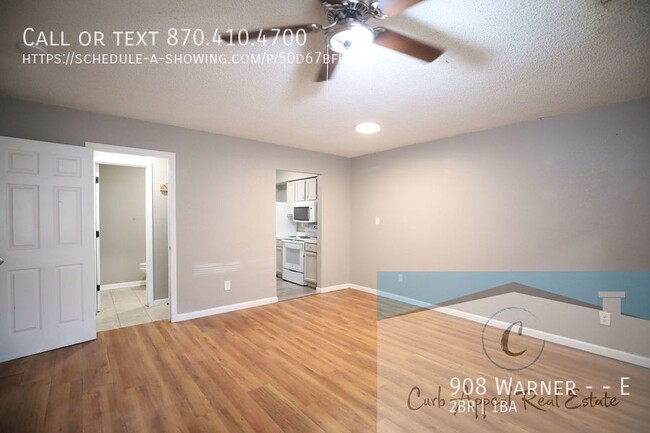 Building Photo - 2 bed/1 bath apt - includes washer and dry...