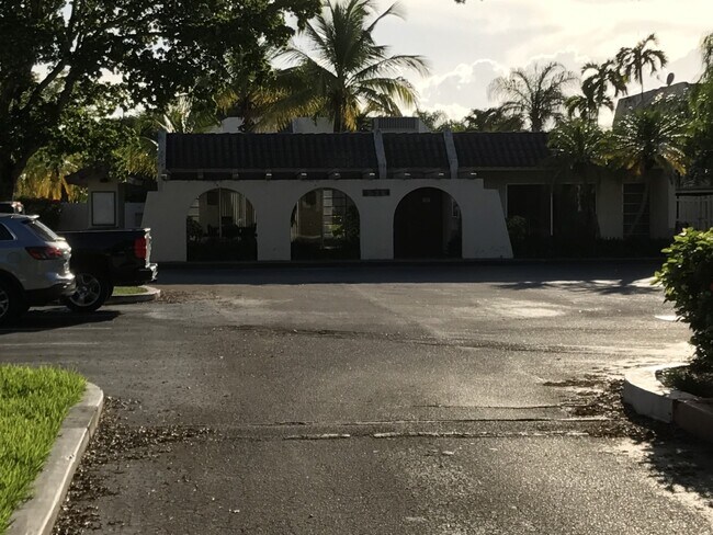 Clubhouse - 6526 Kendale Lakes Dr