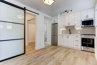 Building Photo - 2520 Bloor St W