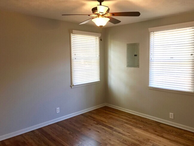 Building Photo - East Nashville Duplex