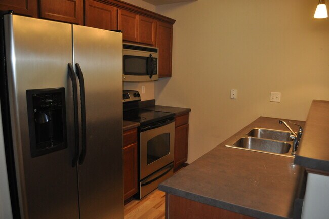 Photo - 1820 W Benton St Apartment