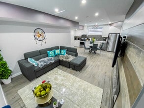 Building Photo - 6603 38 Avenue-SI ID1591032P