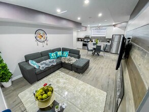 Building Photo - 6603 38 Avenue-SI ID1591032P