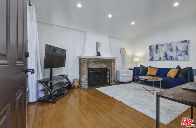 Foto del edificio - 8704 Ashcroft Ave