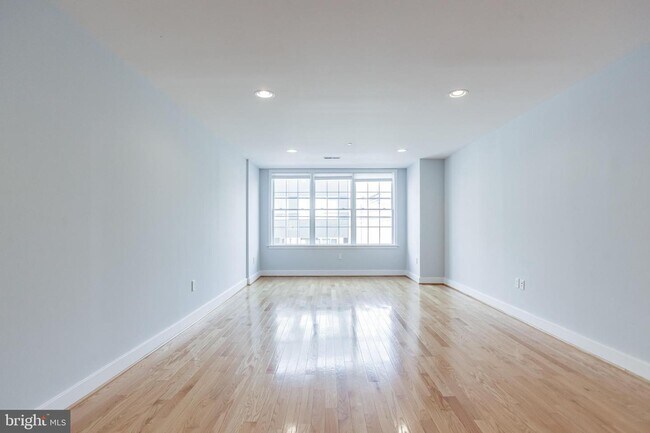 Building Photo - 714 Bainbridge St