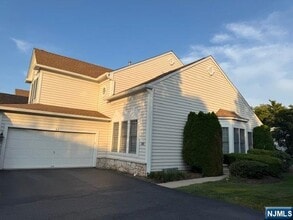 Building Photo - 43 Mulberry Ct
