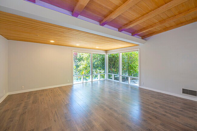 Foto del edificio - 9614 Heather Rd