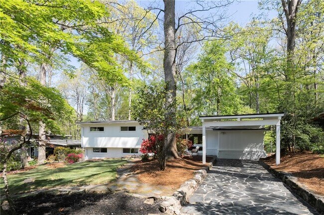 Foto del edificio - 1690 Cotswold Dr NE