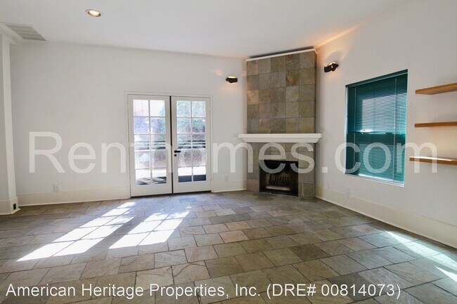 Building Photo - 2 br, 2.5 bath House - 1010 W. Upas Street