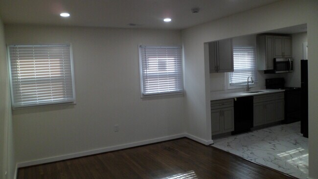 Foto del edificio - 807 McKenzie St