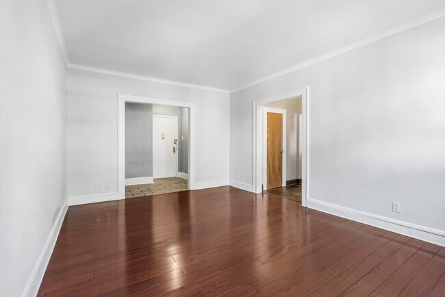 Building Photo - 553 Undercliff Ave